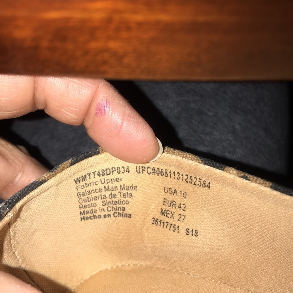 NWT Women’s Canvas Flats - Picture 6 of 6